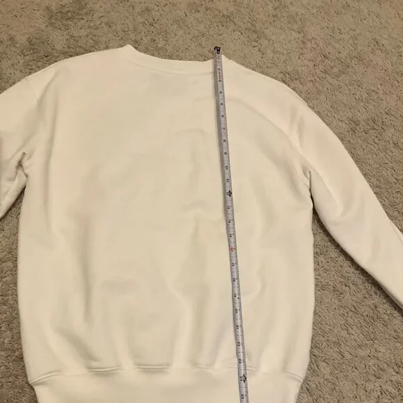MOSCHINO WHITE TEDDY SWEATSHIRT. size 4-6 (US). white.Chic Moschino sweater in